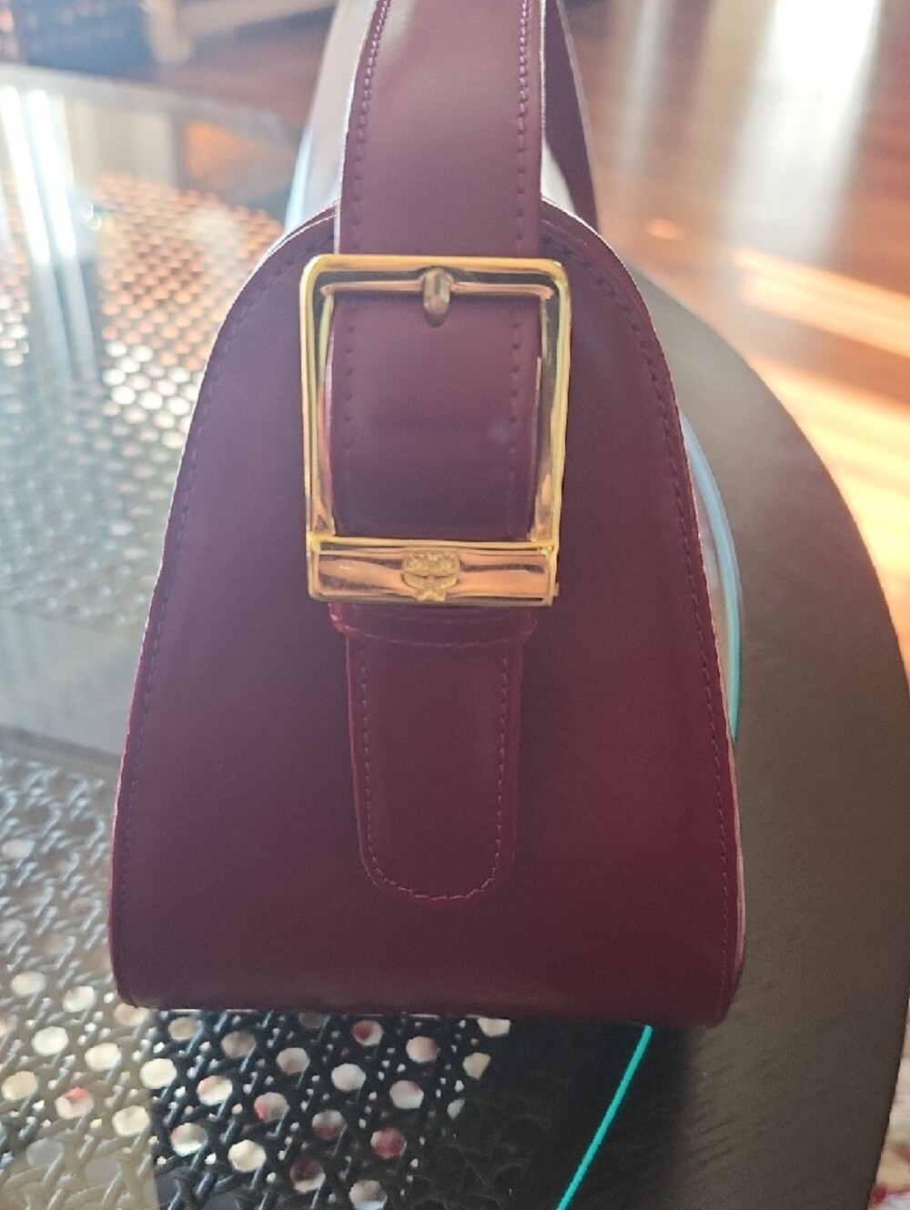 MCM Rare Red Shoulder Bag with Gold Accent - Picture 4 of 9